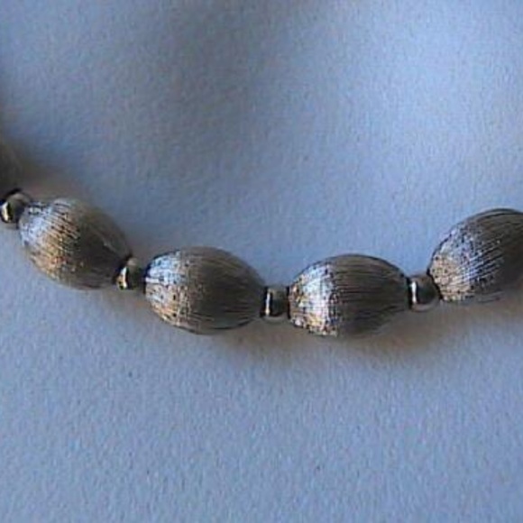 Silver Tone Beads and Balls Vintage Necklace - Picture 4 of 7